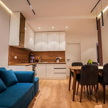 2br At Cafe Flora - Skanderbeg Square Area Apartmán *