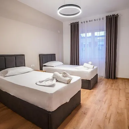 2br At Cafe Flora - Skanderbeg Square Area Apartmán