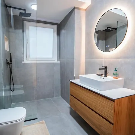 2br At Cafe Flora - Skanderbeg Square Area Apartmán *