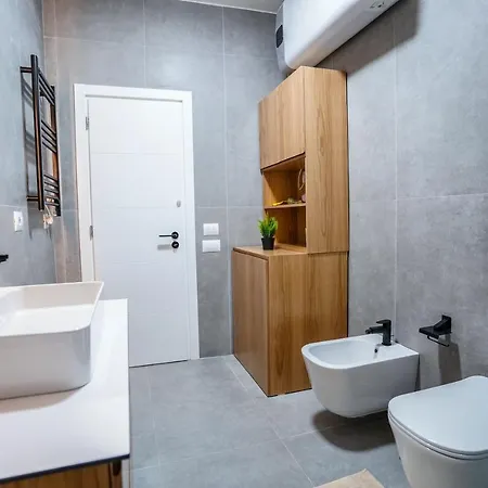 2br At Cafe Flora - Skanderbeg Square Area