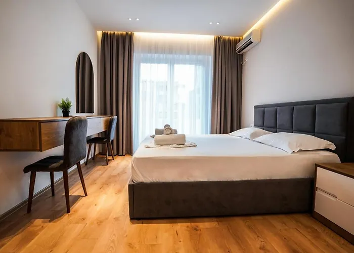 Appartement 2br At Café Flora - Skanderbeg Square Area Tirana