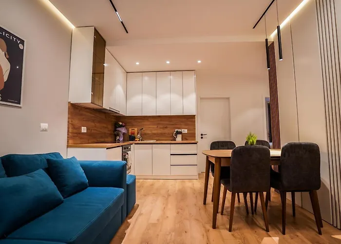 2br At Café Flora - Skanderbeg Square Area Appartement *
