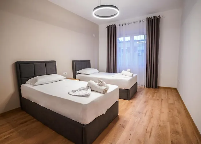 2br At Café Flora - Skanderbeg Square Area Appartement