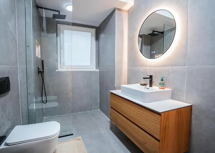 2br At Café Flora - Skanderbeg Square Area Appartement *