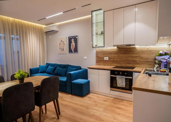 2br At Café Flora - Skanderbeg Square Area * Tirana