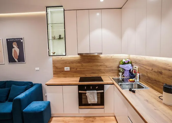2br At Café Flora - Skanderbeg Square Area * Tirana
